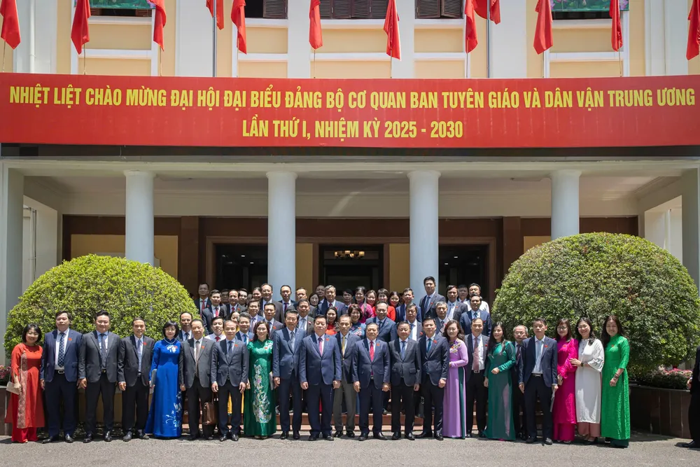 Dai hoi Dang bo Ban TG-DV TW 1.jpg