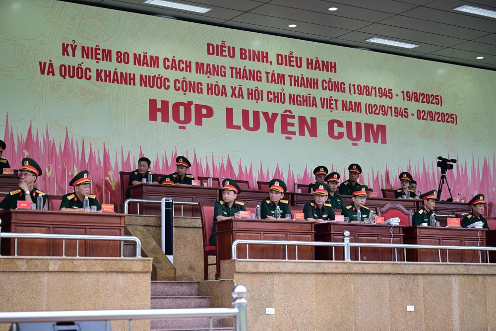 Các đồng chí chủ trì cuộc hợp luyện tại Trung tâm Huấn luyện quân sự quốc gia 4