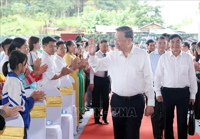 Tổng Bí Thư Tô Lâm đến dự Lễ khởi công Trường liên cấp Tiểu học, THCS xã Si Pa Phìn, tỉnh Điện Biên. Ảnh: TTXVN