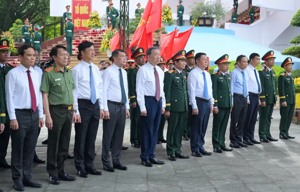 TBT tham Quan doan 12 BQP 5.jpg