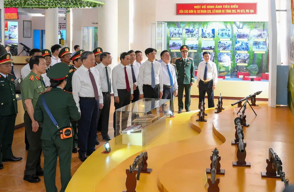 TBT tham Quan doan 12 BQP 7.jpg