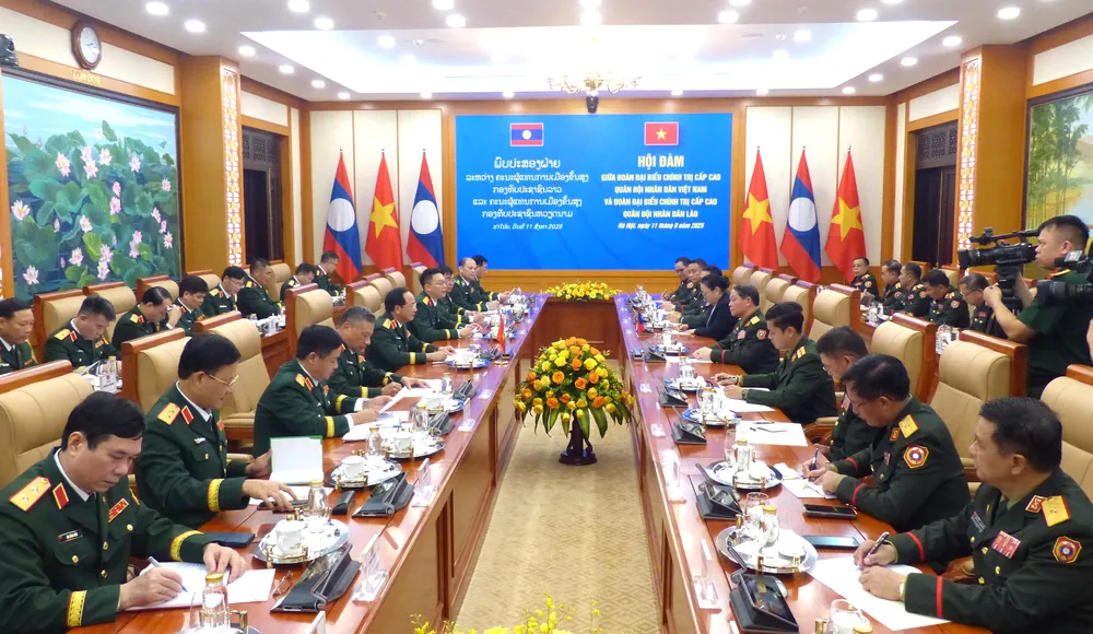 Hoi dam CN Tong cuc Chinh tri Lao 3.JPG