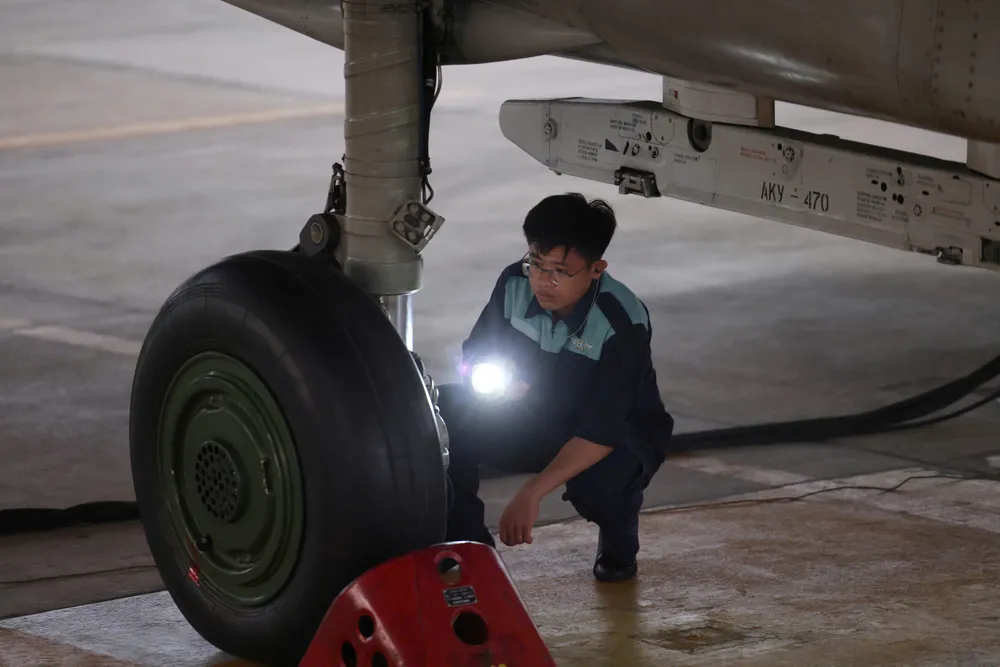 Anh may bay Su 1.jpg