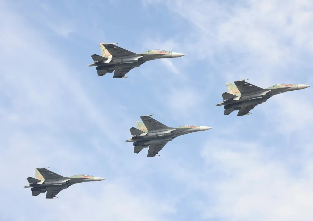 Anh may bay Su 12.jpg