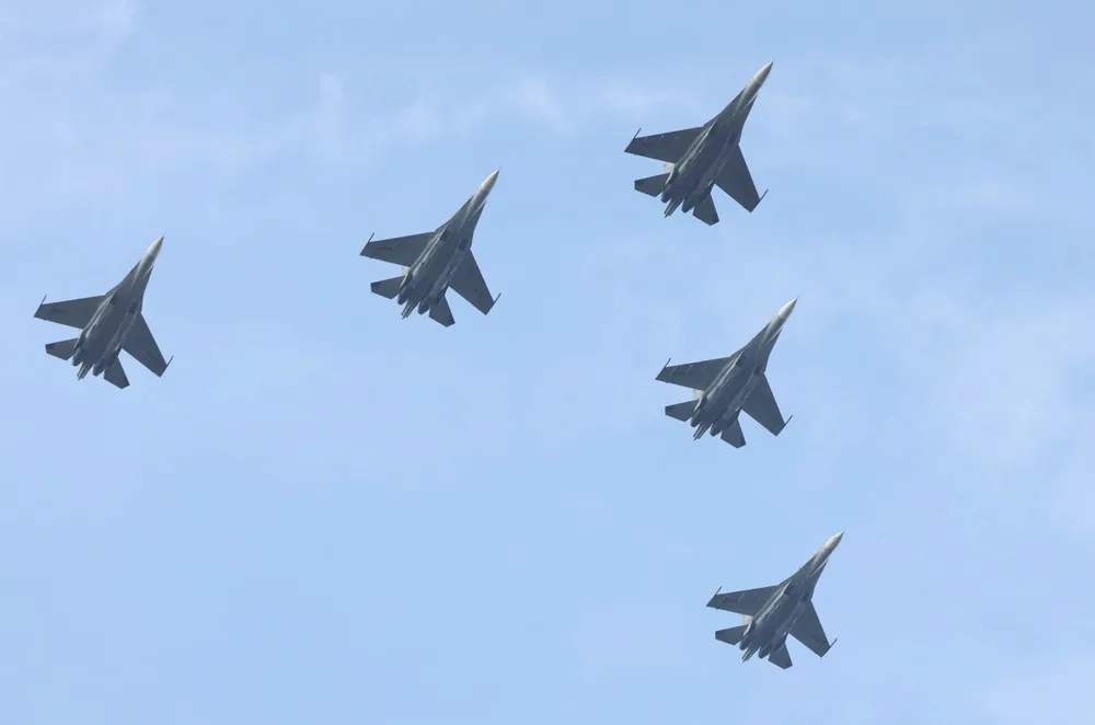 Anh may bay Su 13.jpg