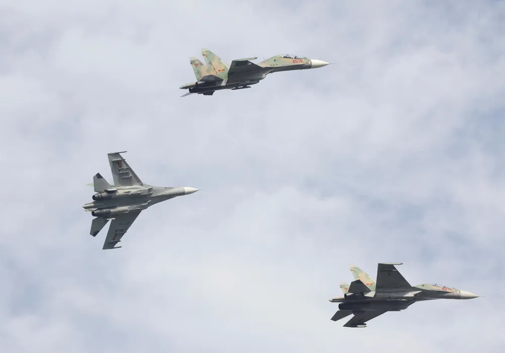 Anh may bay Su 14.jpg