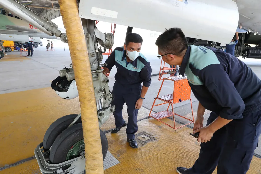 Anh may bay Su 22.jpg