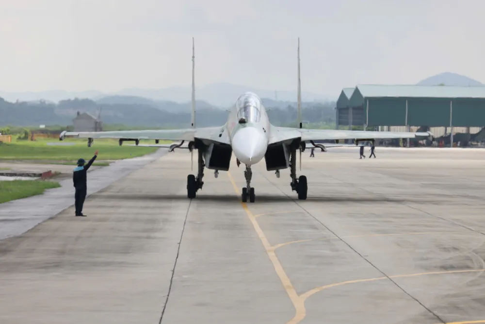 Anh may bay Su 7.jpg