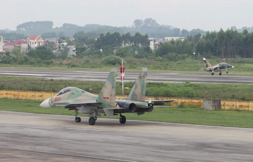 Anh may bay Su 9.jpg