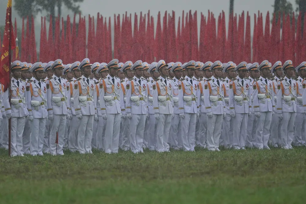 Anh BT Phan Van Giang tang qua 10.jpg