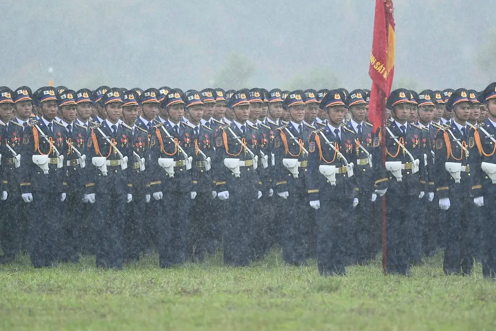 Anh BT Phan Van Giang tang qua 12.jpg