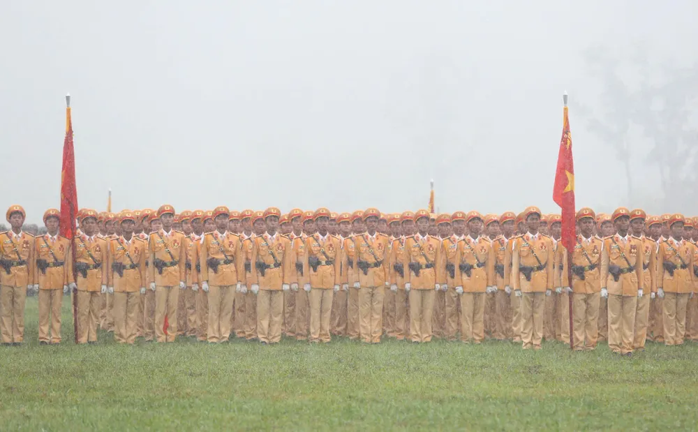 Anh BT Phan Van Giang tang qua 8.jpg