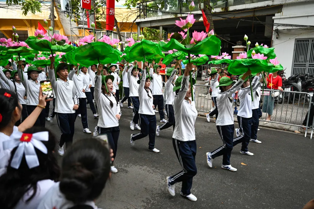 Anh chuan bi hop luyen 5.jpg