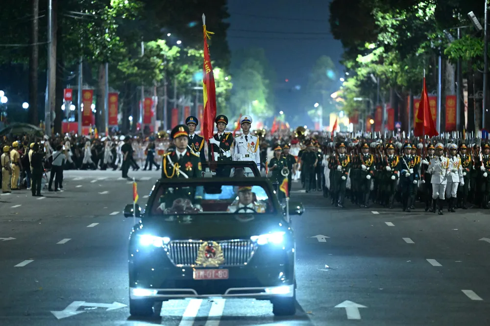 Anh tren duong pho 1.jpg