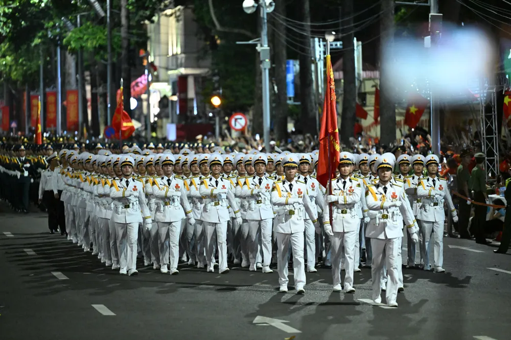 Anh tren duong pho 12.jpg