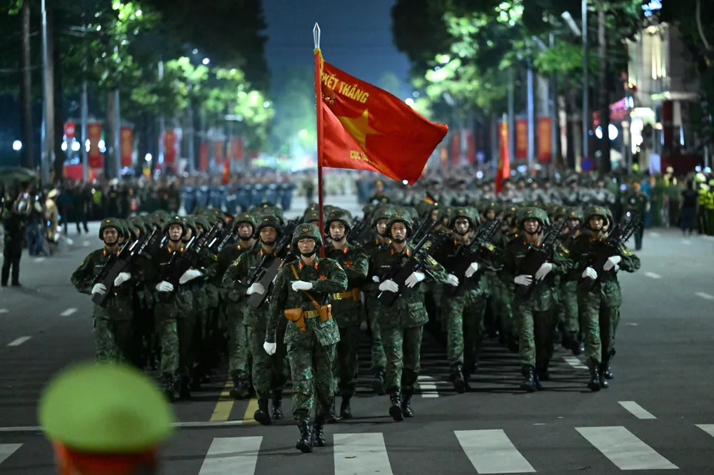 Anh tren duong pho 13.jpg