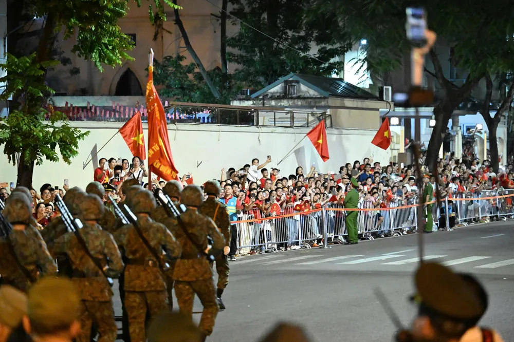 Anh tren duong pho 14.jpg