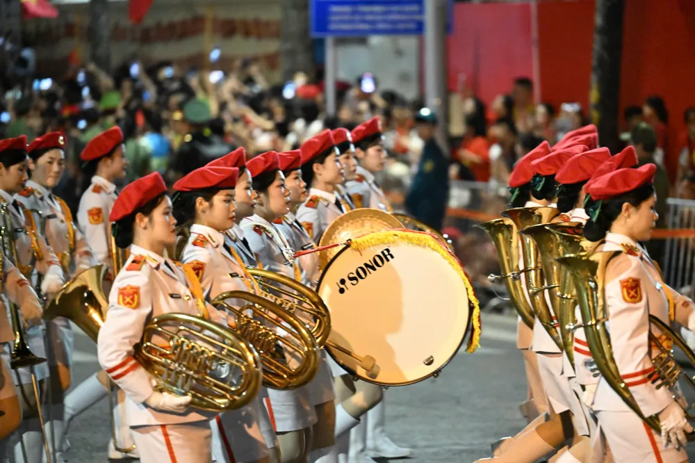 Anh tren duong pho 15.jpg