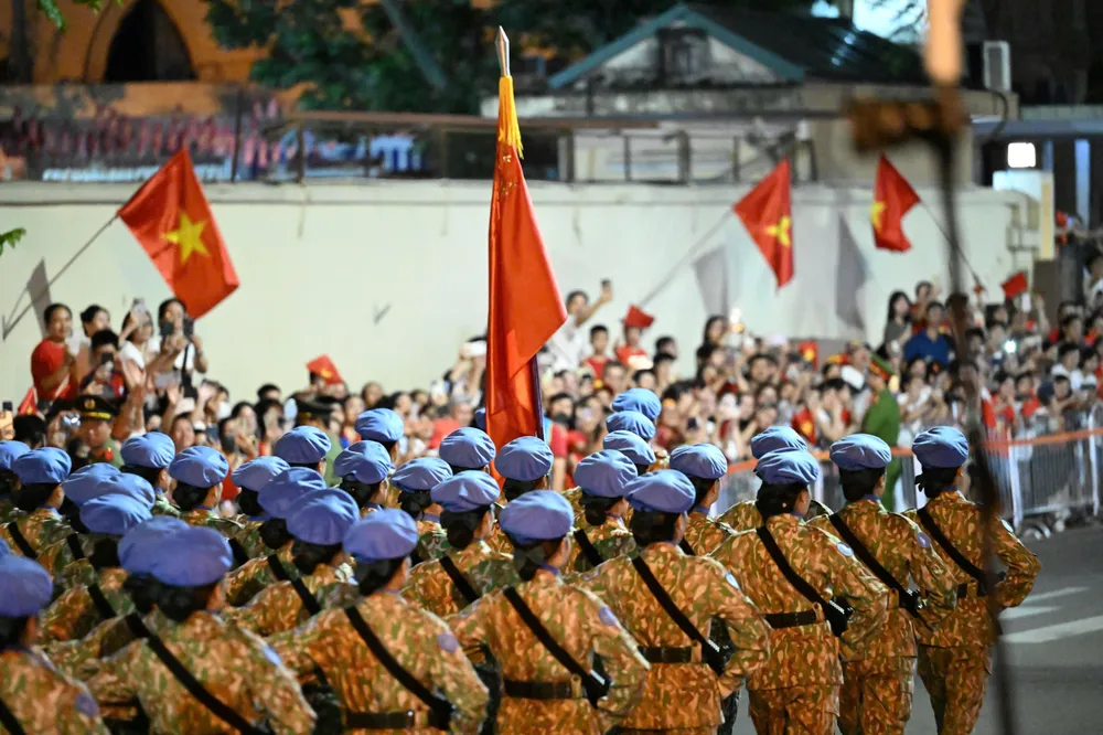 Anh tren duong pho 16.jpg