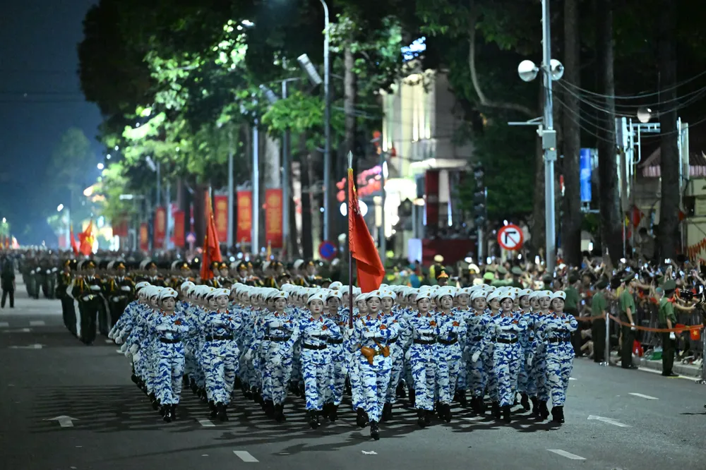 Anh tren duong pho 3.jpg