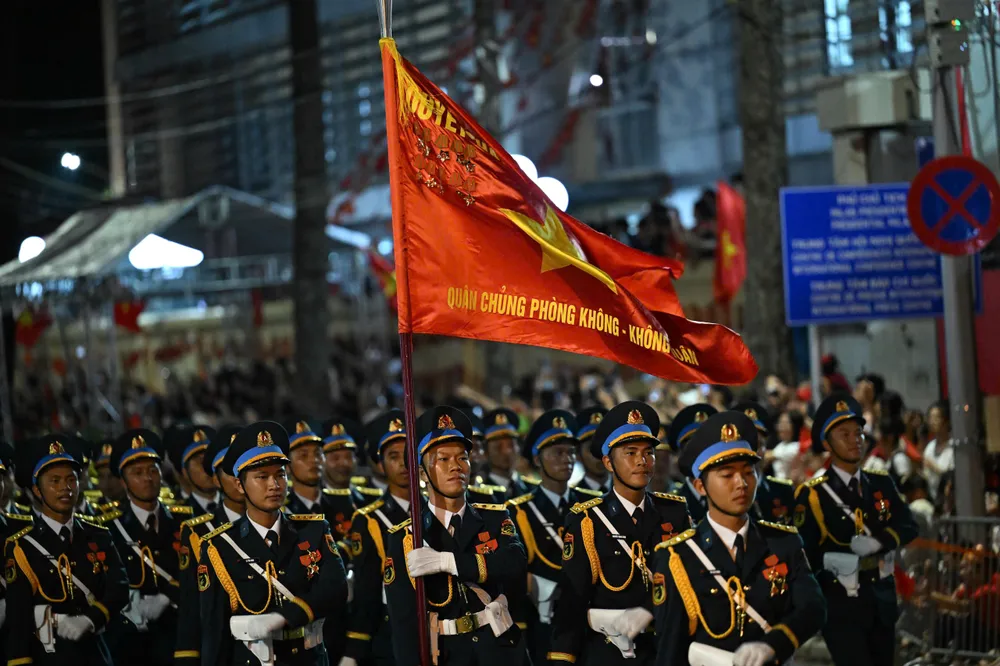 Anh tren duong pho 4.jpg