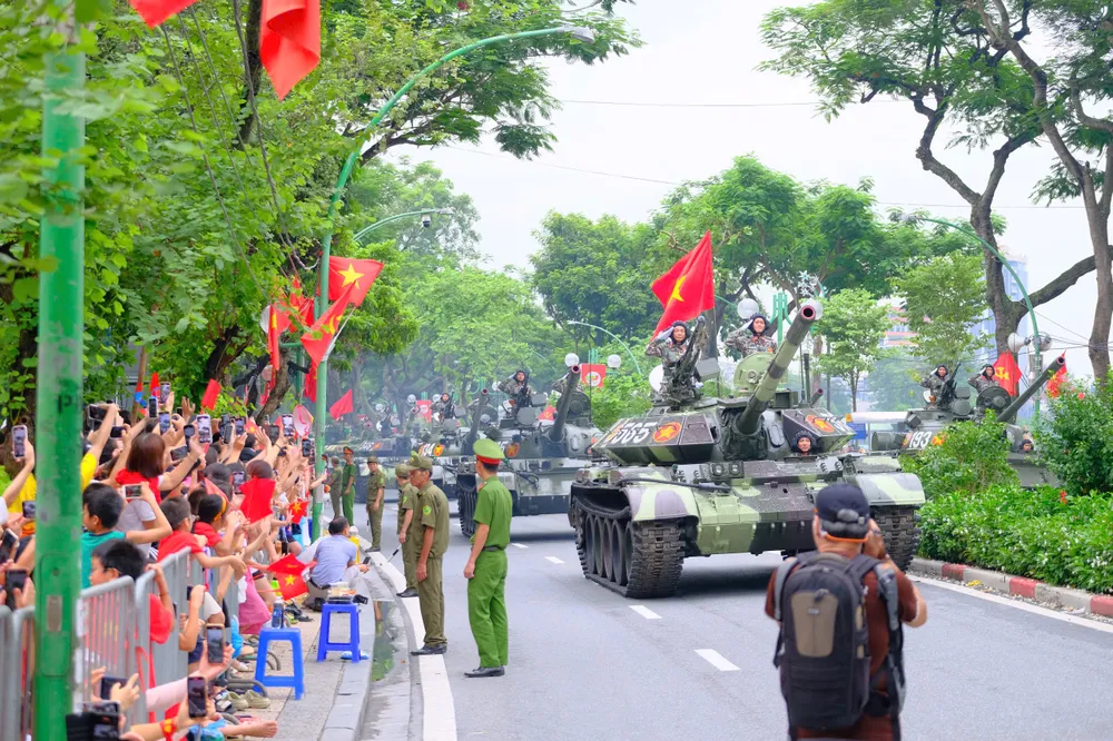 Anh xe tang - phao 8.jpg