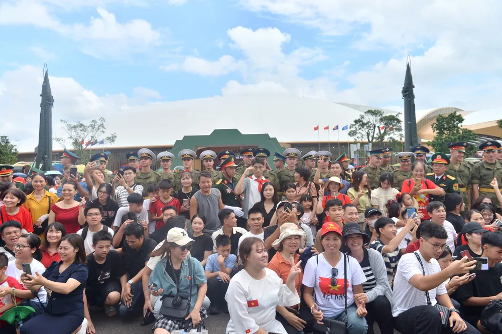 Trien lam khu BP 4.JPG