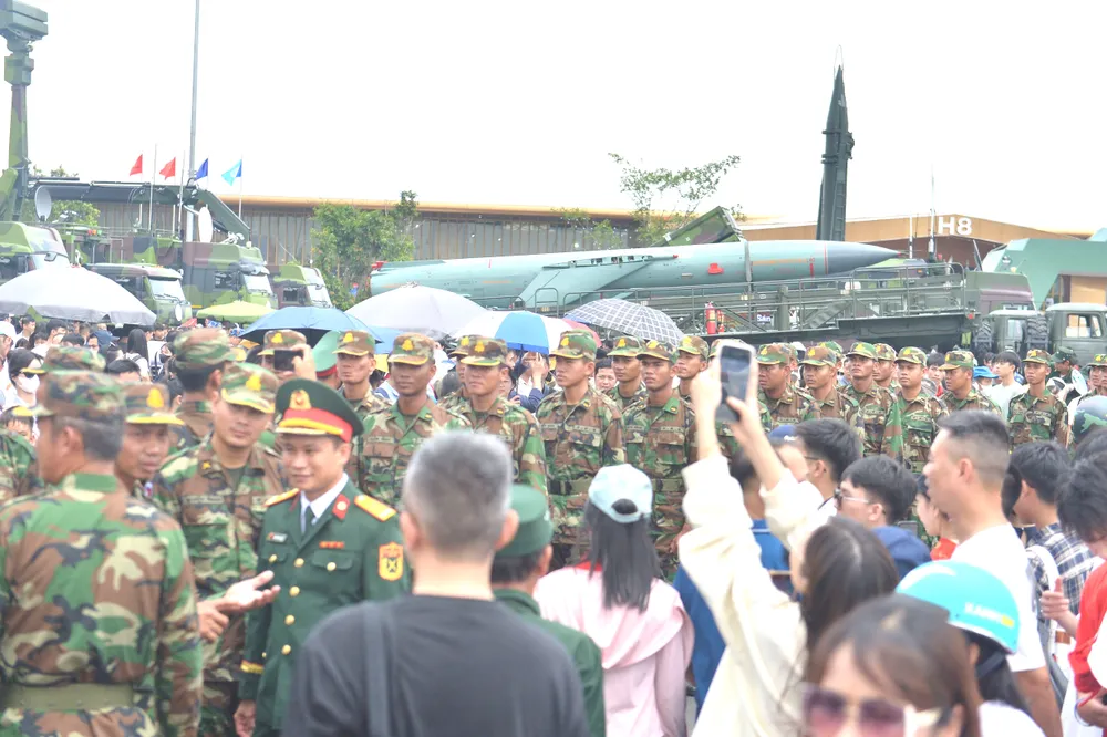 Trien lam khu BP 8.JPG