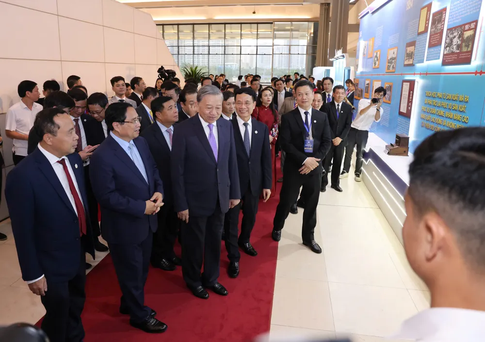 Anh Ky niem Bo KHCN 7.jpg