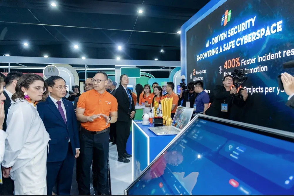 FPT - Cong uoc Ha Noi 1.jpg