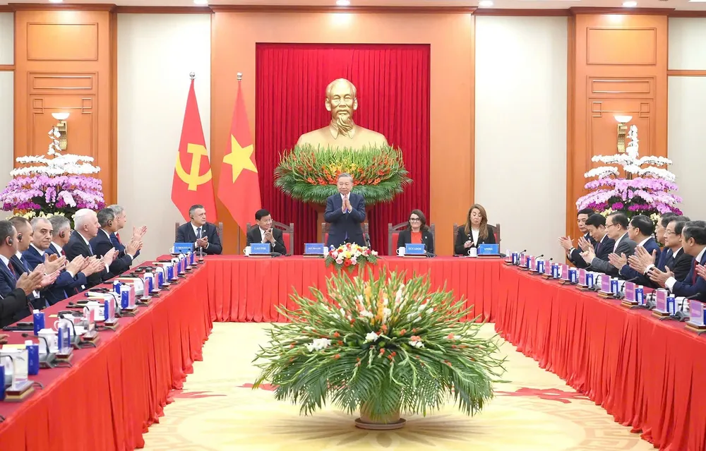 TBT tiep cac truong doan 2.jpg