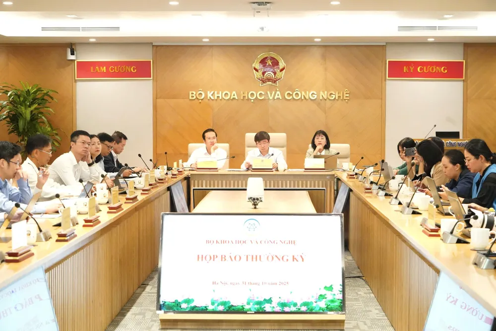 Anh hop bao thang 10 Bo KHCN 1.jpg