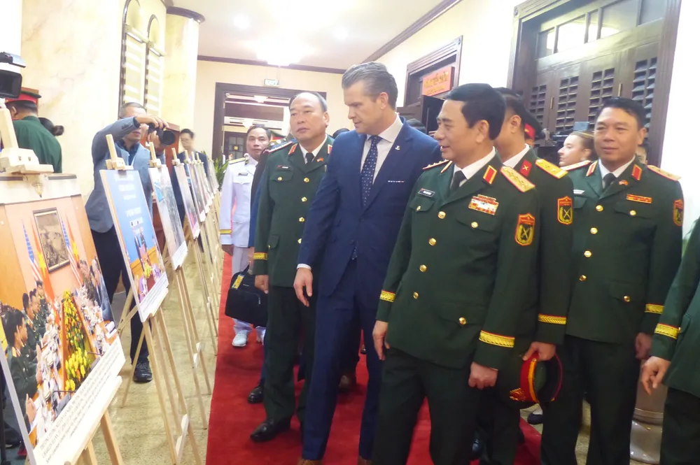 Anh Bo truong QP Hoa Ky 7.JPG