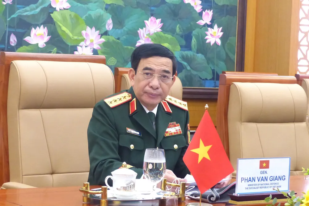 Anh BT Quoc phong Slovakia 6.JPG