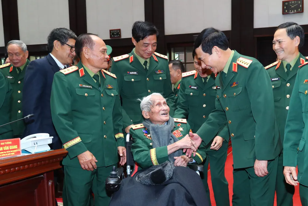 Anh Bo QP gap mat 2.jpg