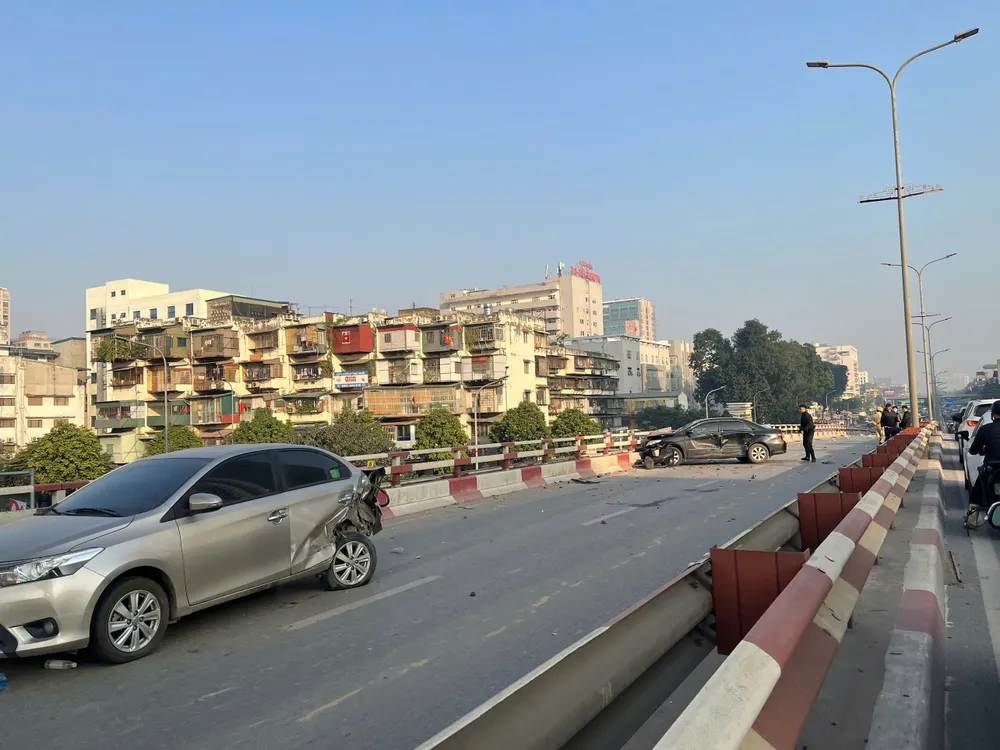 Tai nan cau vuot nga tu Vong 1.jpg