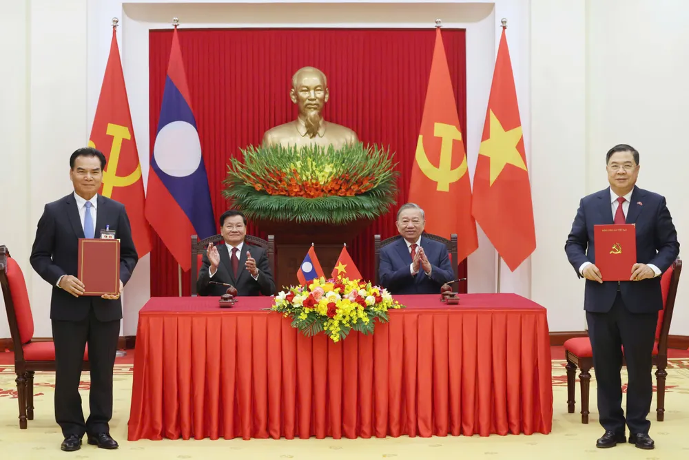 Anh ky ket van kien.jpg