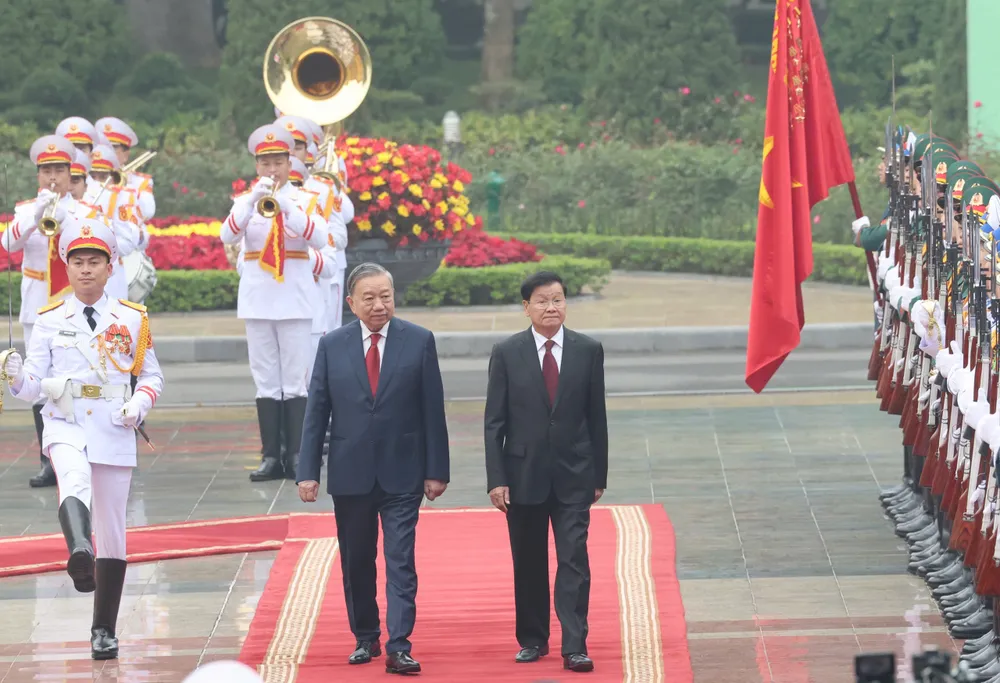 Le don TBT Lao o Phu Chu tich 10.jpg