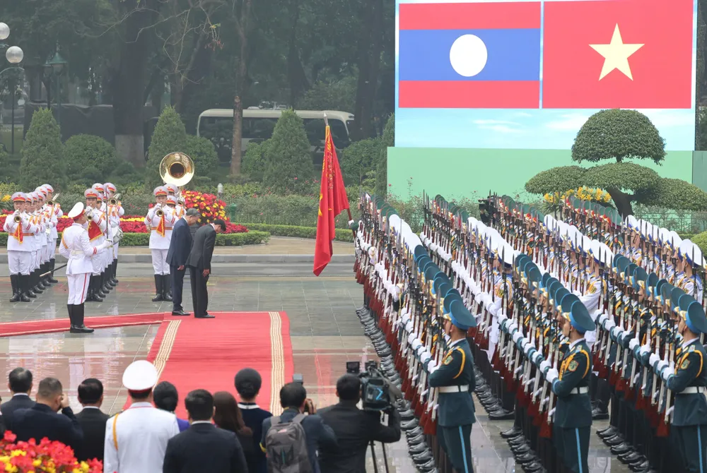 Le don TBT Lao o Phu Chu tich 12.jpg