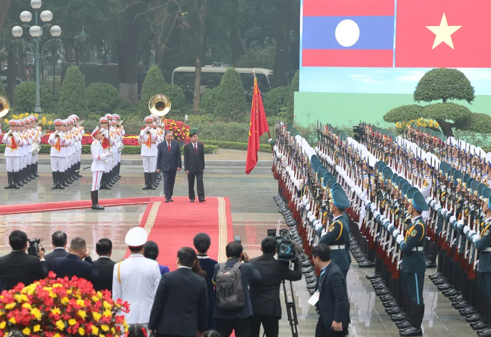 Le don TBT Lao o Phu Chu tich 13.jpg