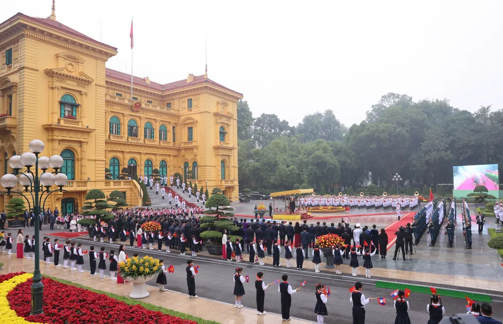 Le don TBT Lao o Phu Chu tich 4.jpg