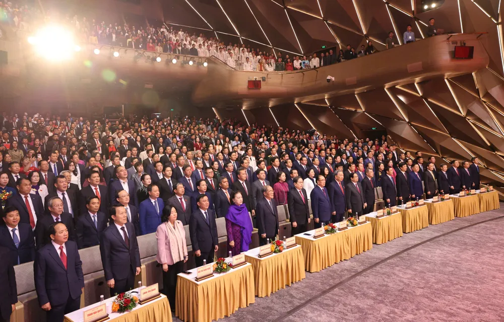 Anh trao giai BLV 5.jpg