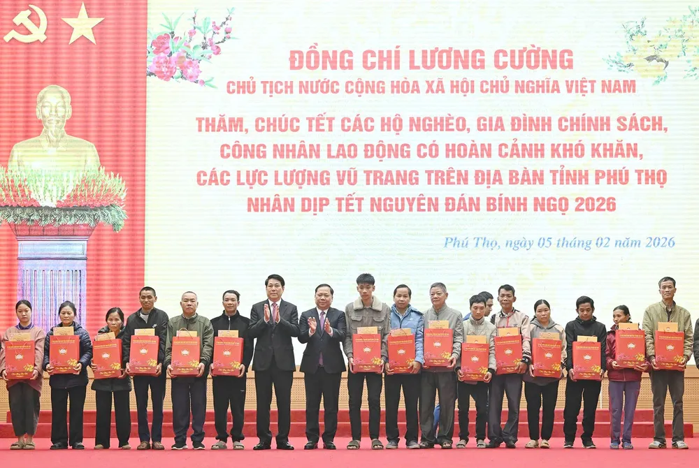 Chu tich nuoc Luong Cuong chuc Tet Phu Tho 2.jpg