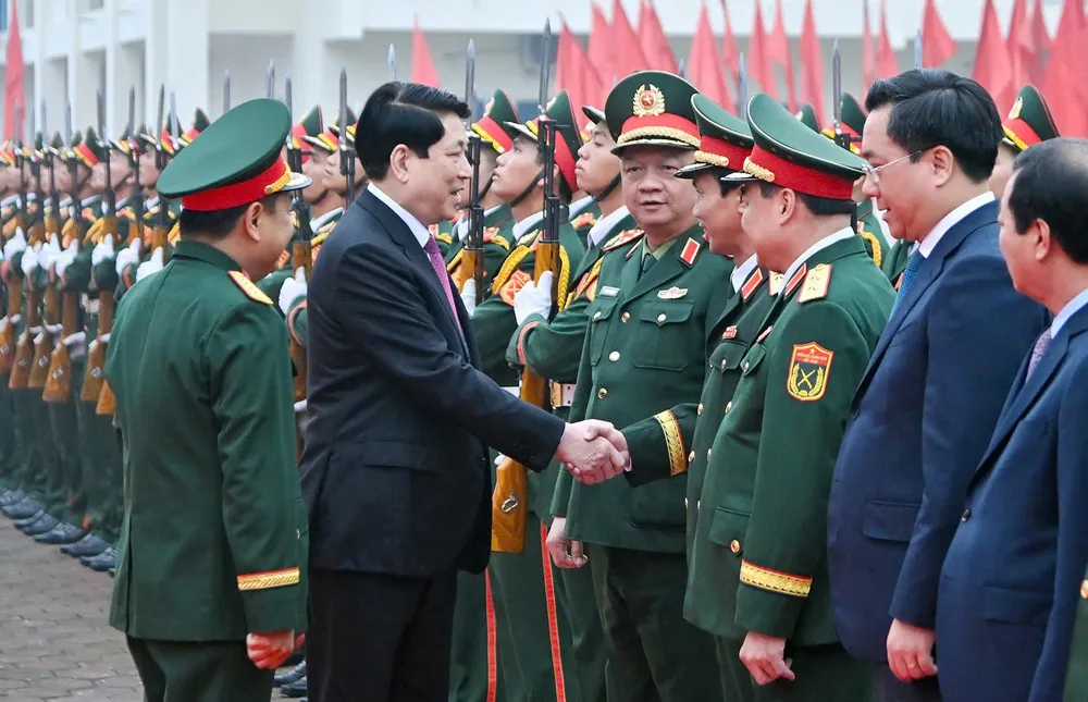 Chu tich nuoc Luong Cuong chuc Tet Su doan 316 G.jpg