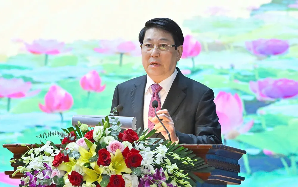 Chu tich nuoc Luong Cuong chuc Tet Su doan 316 H.jpg