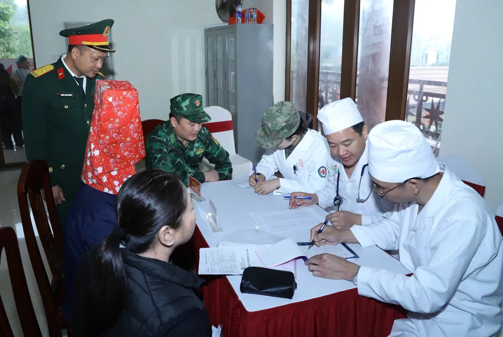 Hoat dong kham chua benh bien gioi VN-TQ 3.jpg