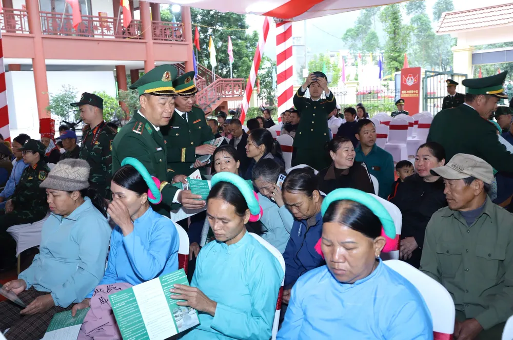 Hoat dong kham chua benh bien gioi VN-TQ 7.jpg