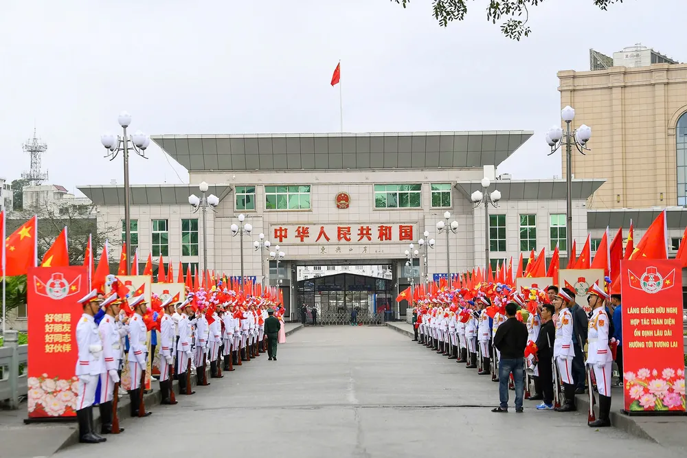 Tong duyet giao luu quoc phong VN-TQ 2.jpg