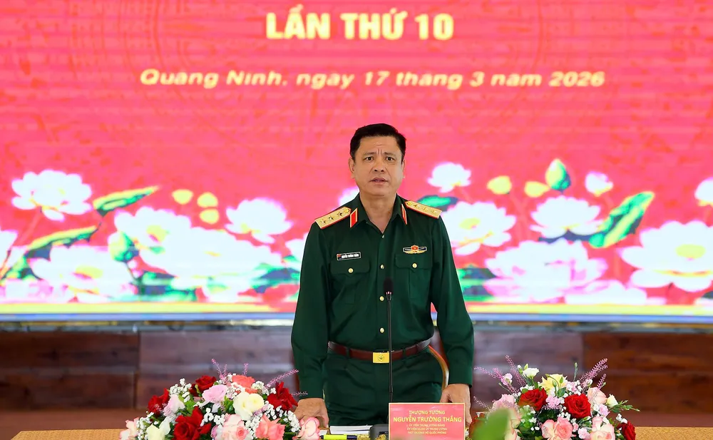 Tong duyet giao luu quoc phong VN-TQ 4.jpg