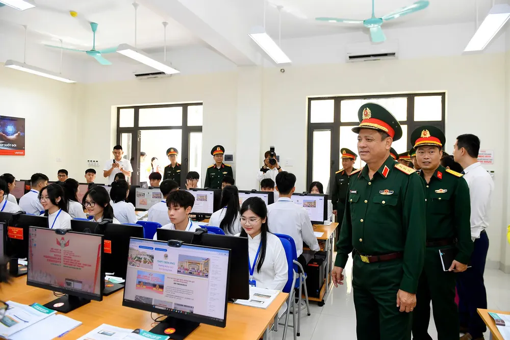 Tong duyet giao luu quoc phong VN-TQ 5.jpg